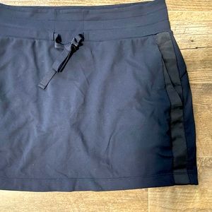 Athleta Brooklyn Skort, Navy Blue. Breathable material.